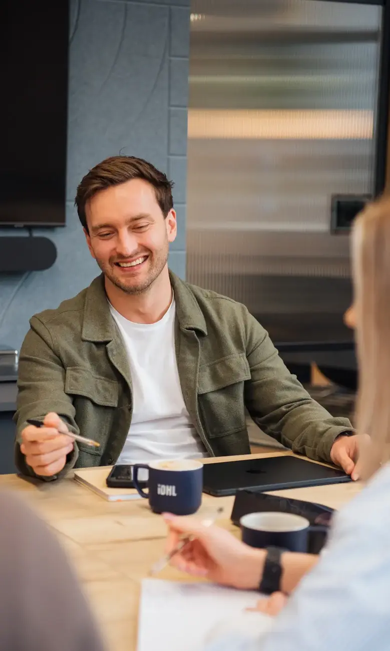 IDHL employee smiling