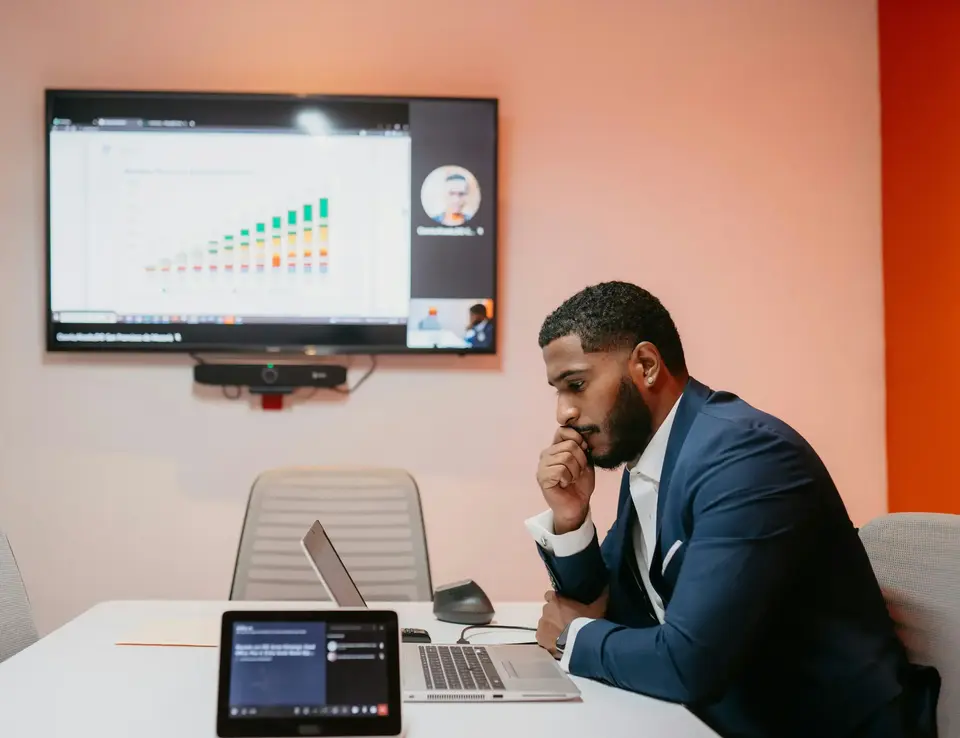 Man looking at laptop 